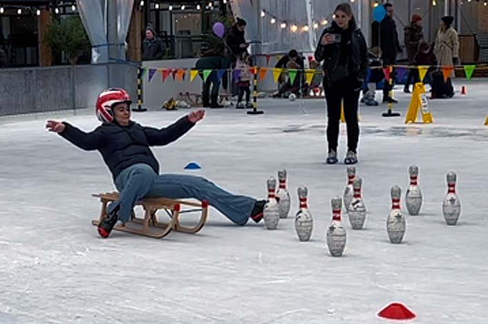 Human bowling zit